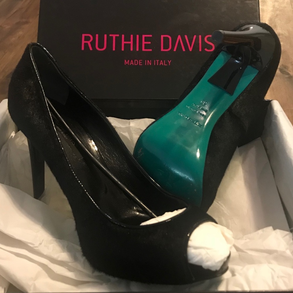 🖤 Ruthie Davis Pony Hair Peep Toe 5” Pumps